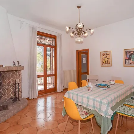 3 Bedroom Lovely In Ischia Na Nyaraló *